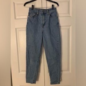Vintage Levi’s! High rise tapered style!